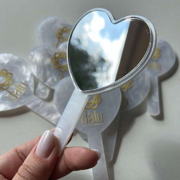 Kit com 10 Espelhos de bolsa MINI CORAÇÃO acrílico beleza maquiagem mimo presente