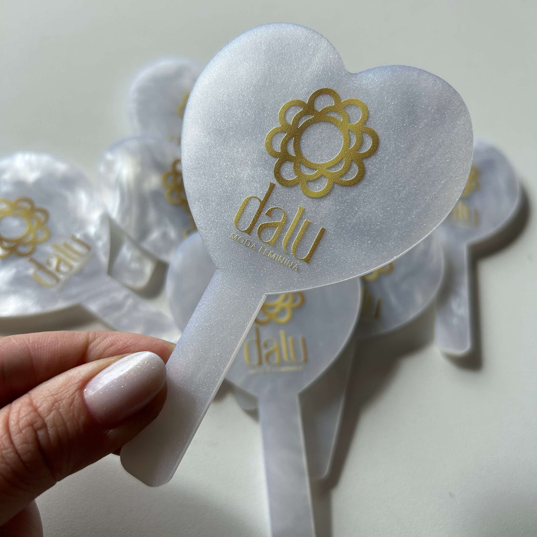 Kit com 10 Espelhos de bolsa MINI CORAÇÃO acrílico beleza maquiagem mimo presente