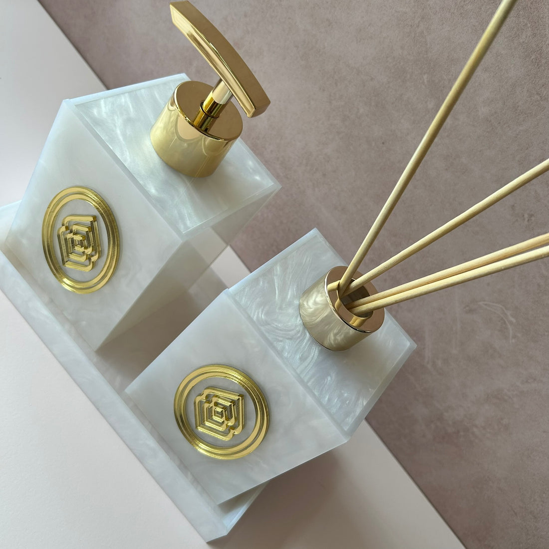 Kit lavabo SABONETEIRA + DIFUSOR + BANDEJA personalizado clinica estudio